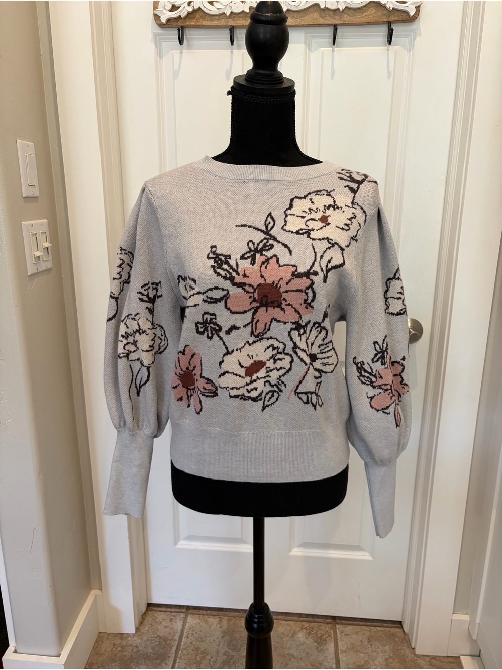 Floral Crewneck Sweater in Light Gray and Dusty Rose